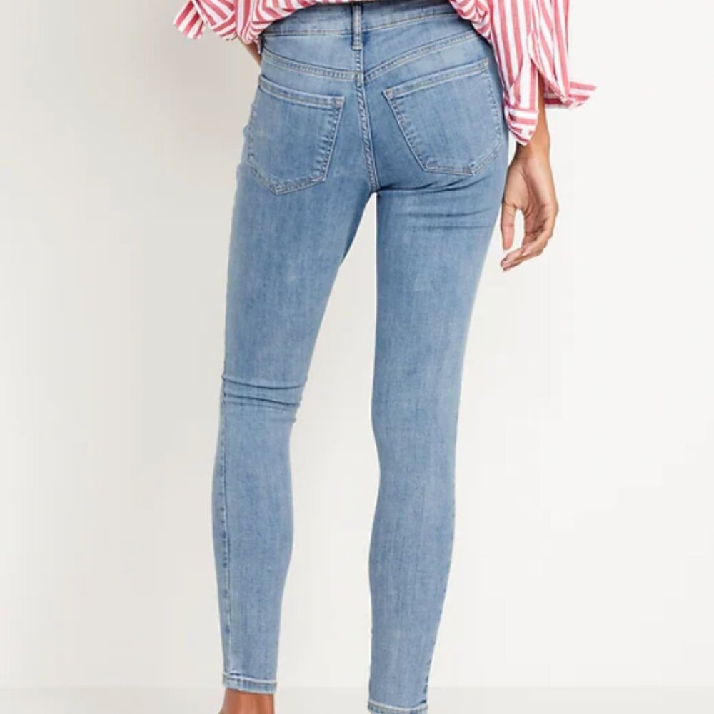 Mid Rise Skinny Light Wash Old Navy Rockstar Size 4 🤩
